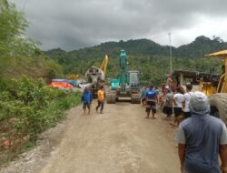 Utang Belum Dibayarkan, Warga Malunda Blokade Akses Jalan Perusahaan