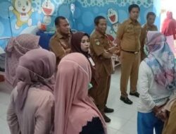 Sekda Ardiansyah Kunjungi Pasien Dugaan Keracunan Makanan PMT